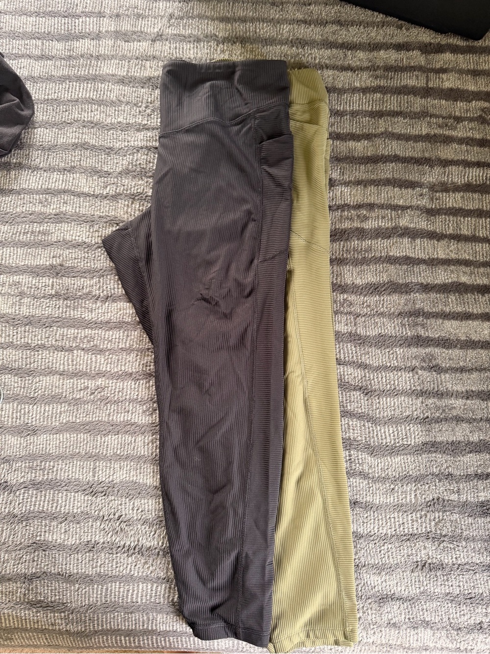 Old Navy Active High-Rise Leggings in Beige and Plum